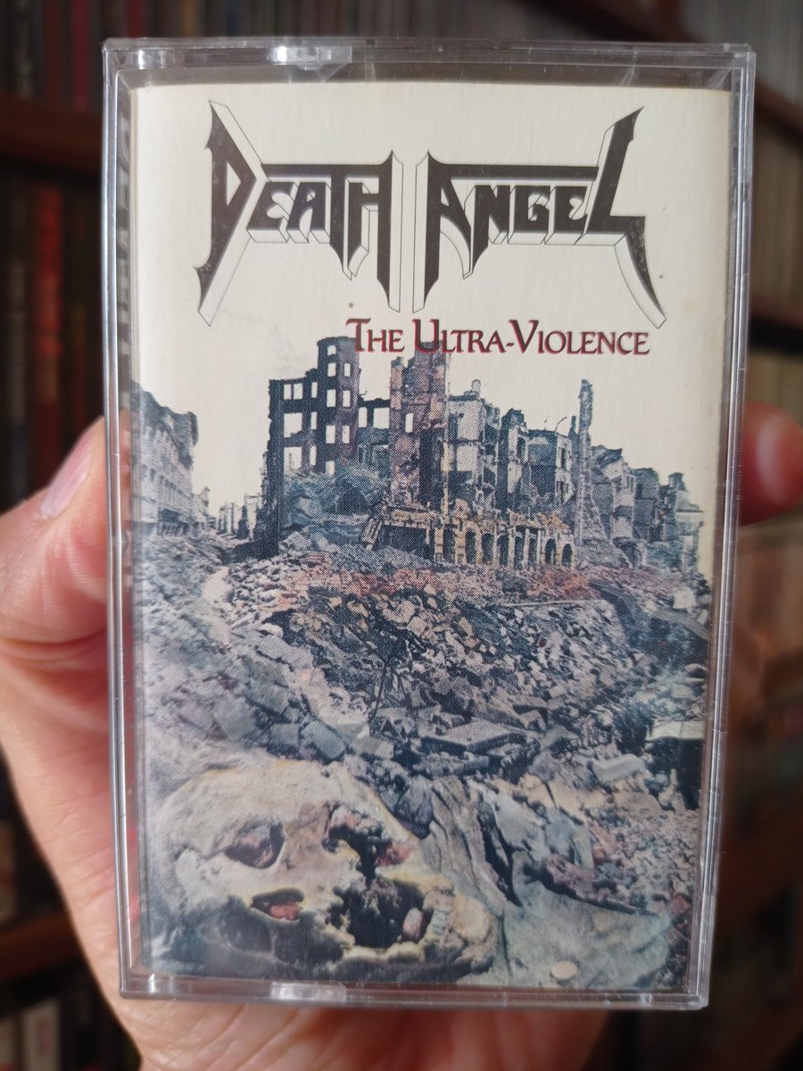 XIBILXIC's tweet photo. Ultra Violencia de aniversario 🤘😠👊😠🤘 @deathangel 🇺🇸 en su debut como mosalvetes #ThrashMetal demostraron talento 🤔 será creíble que Galeon tenía 14 añejos cuando lo grabó? #DeathAngel #TheUltraViolence #KillAsOne #VoraciousSouls #Thrashers #CassetteMania #80s #Restless 👊🤨 https://t.co/2ZXCNxz0C4