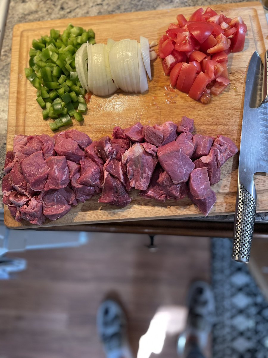 Carne guisada Sunday hoping <a href="/nicksgetalong/">Nick Garza's Get Along</a> and <a href="/Garrett_T_Capps/">Garrett T Capps</a> show up at my door with a big ol fat tortilla (flour hold the corn). 
Y mira La bandera!