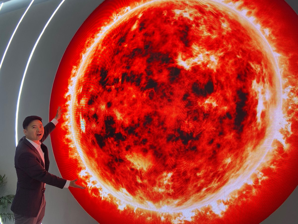 wulei2020's tweet photo. Look! At this #SpaceDayofChina aerospace exhibition, we'll start an exploration journey to the moon, the mars......And don’t forget to take a selfie with the solar images recorded by #Xihe. https://t.co/Lp2P4GOrYY