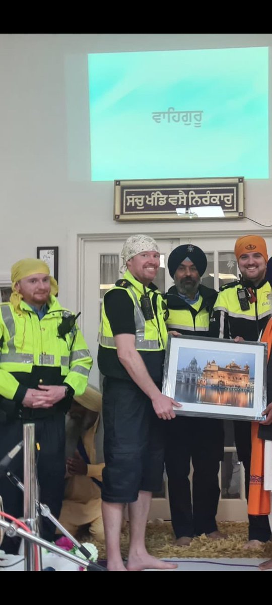 FayeMcC's tweet photo. @gardainfo Christ above. The state. Absolute laughing stock is our police force. Bad enough they have to take their shoes off for others religions in IRELAND,but wearing that crap on their heads. Its No wonder yis can't get any decent irish people joining up. https://t.co/Pm66NKwxx5