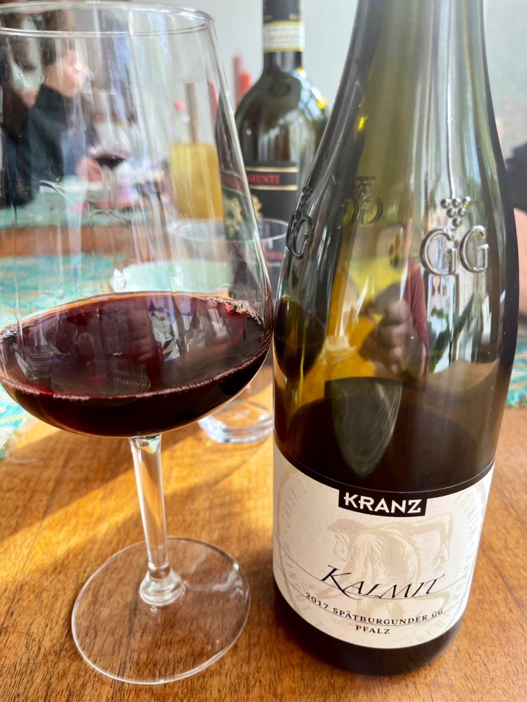 joukesp's tweet photo. #SundayAfternoon #2Daughter #Granddaughters #BeTogether
#Chianti @campochiarenti #Spätburgunder #Kalmit #GG #Kranz
Pray, tell me. What better way to spend Sunday afternoon? Htje may not like me making photographs but she enjoyed it too!
Blessed Sunday to everyone!
Cheers! https://t.co/SYfW8XGVq6