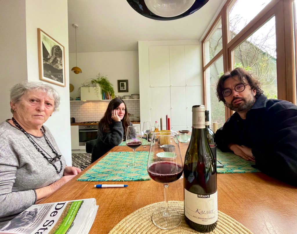 joukesp's tweet photo. #SundayAfternoon #2Daughter #Granddaughters #BeTogether
#Chianti @campochiarenti #Spätburgunder #Kalmit #GG #Kranz
Pray, tell me. What better way to spend Sunday afternoon? Htje may not like me making photographs but she enjoyed it too!
Blessed Sunday to everyone!
Cheers! https://t.co/SYfW8XGVq6