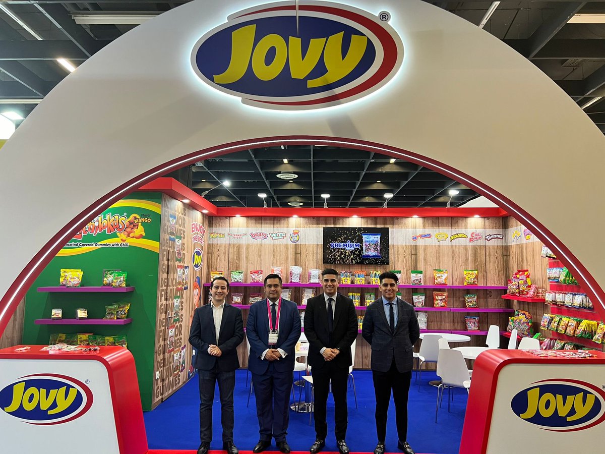 ConsulMexFrk's tweet photo. 4️⃣ #ConsulMexFrankfurt presente en la Feria Internacional del Dulce en Colonia #ISM2023 🤝🏻Empresas mexicanas🇲🇽 exponen sus productos en 🇩🇪#Colonia 🍡🧁🍫  
🍭Participaron: @ChipiletaMX #Aztecaconfiteria @DulcesKalu @dulcesjovy #Caramelosdonpicoso #GrupoGEFCC @CONFITEXPO2023 https://t.co/lnx6orytD3