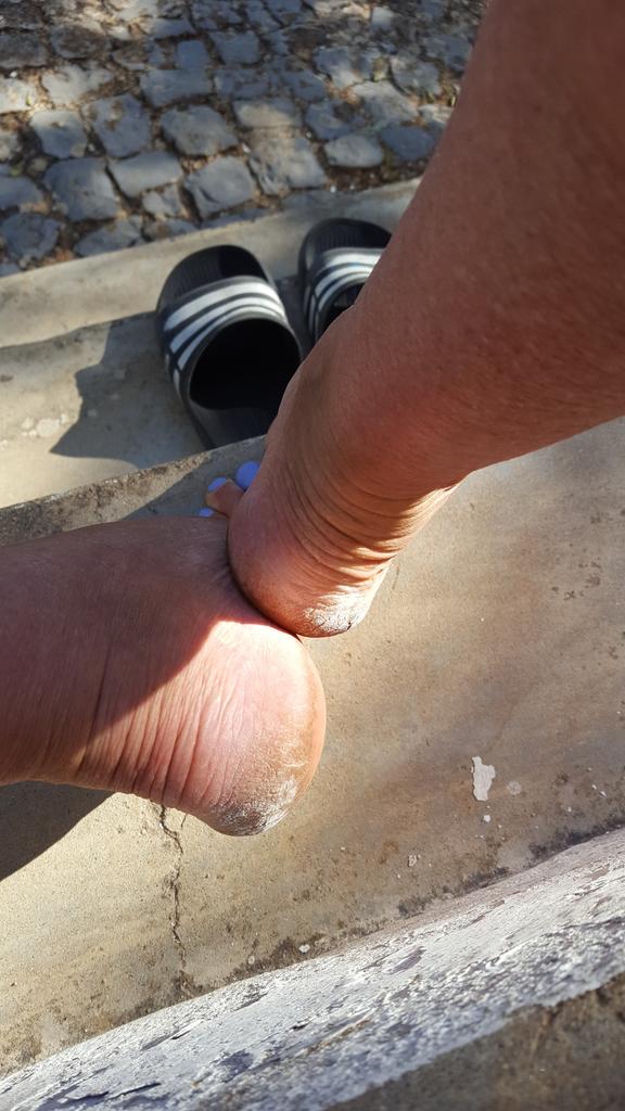mylittlepiggi's tweet photo. Hard days work on the house in the sun!
#hardskin #footfetish #pedicure https://t.co/FkRkdRCQZH