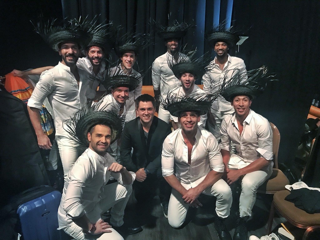 Throwback to an unforgettable moment when I had the honor of working with an incredible group of performers to create a showstopping element for the opening of The Latin Grammy Awards! 
starstuddedproductions.com
#ThrowbackThursday #LatinGrammyAwards #EventProduction