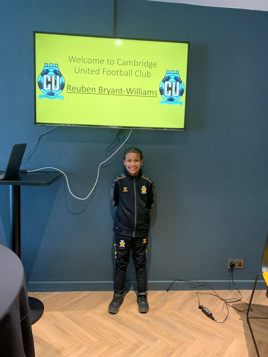 Jezzwilliams90's tweet photo. So proud of this dude ๐๐พtoday he signed for Cambridge United ๐๐ค ๐งค #RBW1 https://t.co/5qDsOu8CVU