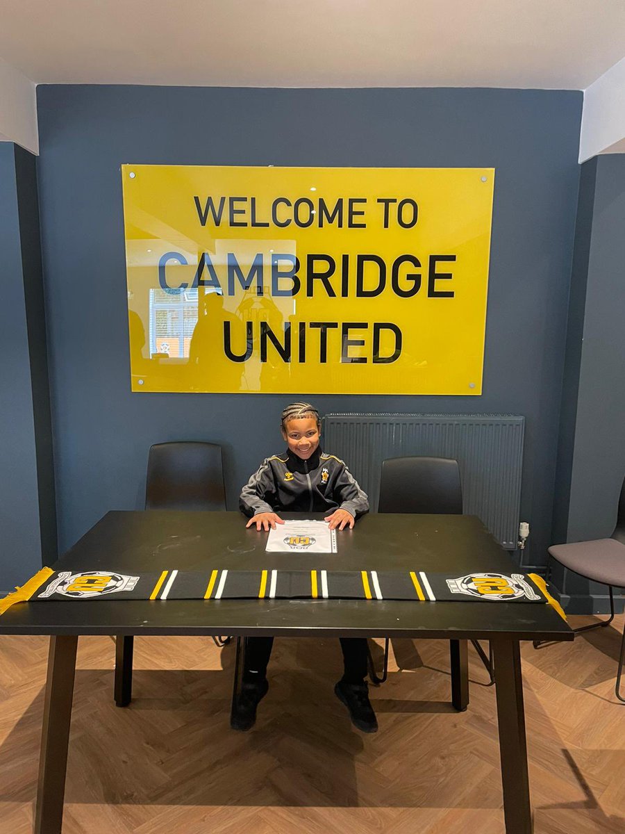 Jezzwilliams90's tweet photo. So proud of this dude ๐๐พtoday he signed for Cambridge United ๐๐ค ๐งค #RBW1 https://t.co/5qDsOu8CVU