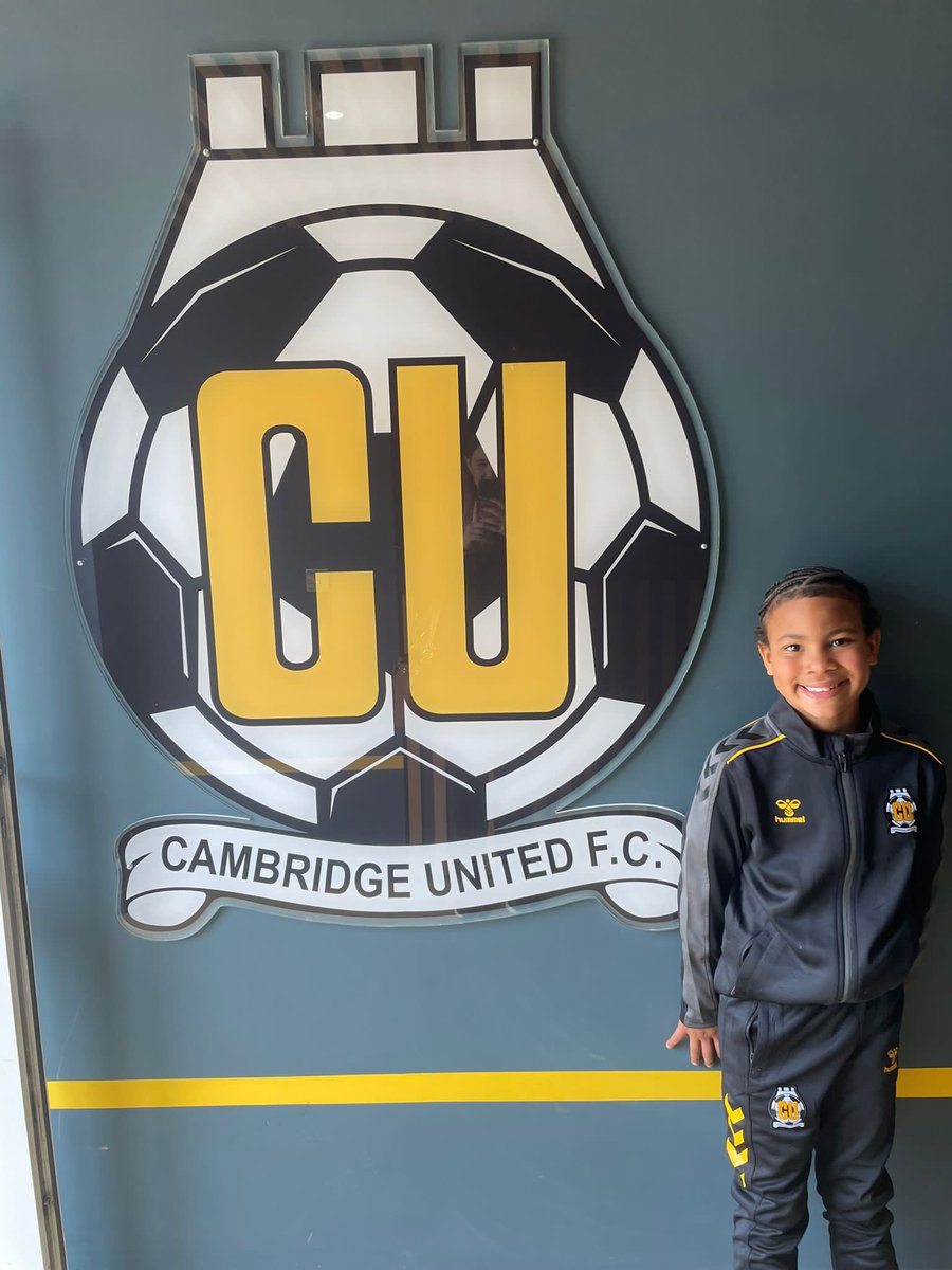 Jezzwilliams90's tweet photo. So proud of this dude ๐๐พtoday he signed for Cambridge United ๐๐ค ๐งค #RBW1 https://t.co/5qDsOu8CVU