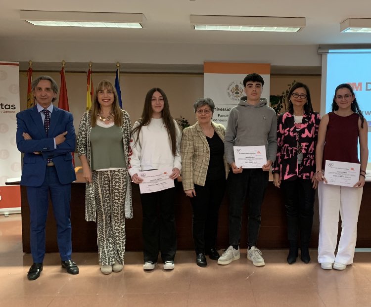 economicas_uva's tweet photo. ¡Felicidades a los tres ganadores de la Fase Local de la XIII @OlimpiadaEconom!: 1🏆Raúl Vera @ies_condesaeylo, 2🏆 Sandra Jiménez @IesArca y 3🏆 Jimena Lera @IESRamonyCajalV. ¡Mucha suerte para la Fase Nacional! 👏👏👏 #SomosECOUVa https://t.co/F9AeAlH9Ec