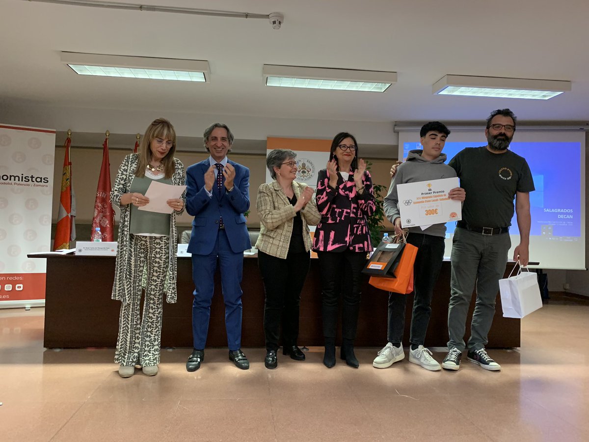economicas_uva's tweet photo. ¡Felicidades a los tres ganadores de la Fase Local de la XIII @OlimpiadaEconom!: 1🏆Raúl Vera @ies_condesaeylo, 2🏆 Sandra Jiménez @IesArca y 3🏆 Jimena Lera @IESRamonyCajalV. ¡Mucha suerte para la Fase Nacional! 👏👏👏 #SomosECOUVa https://t.co/F9AeAlH9Ec