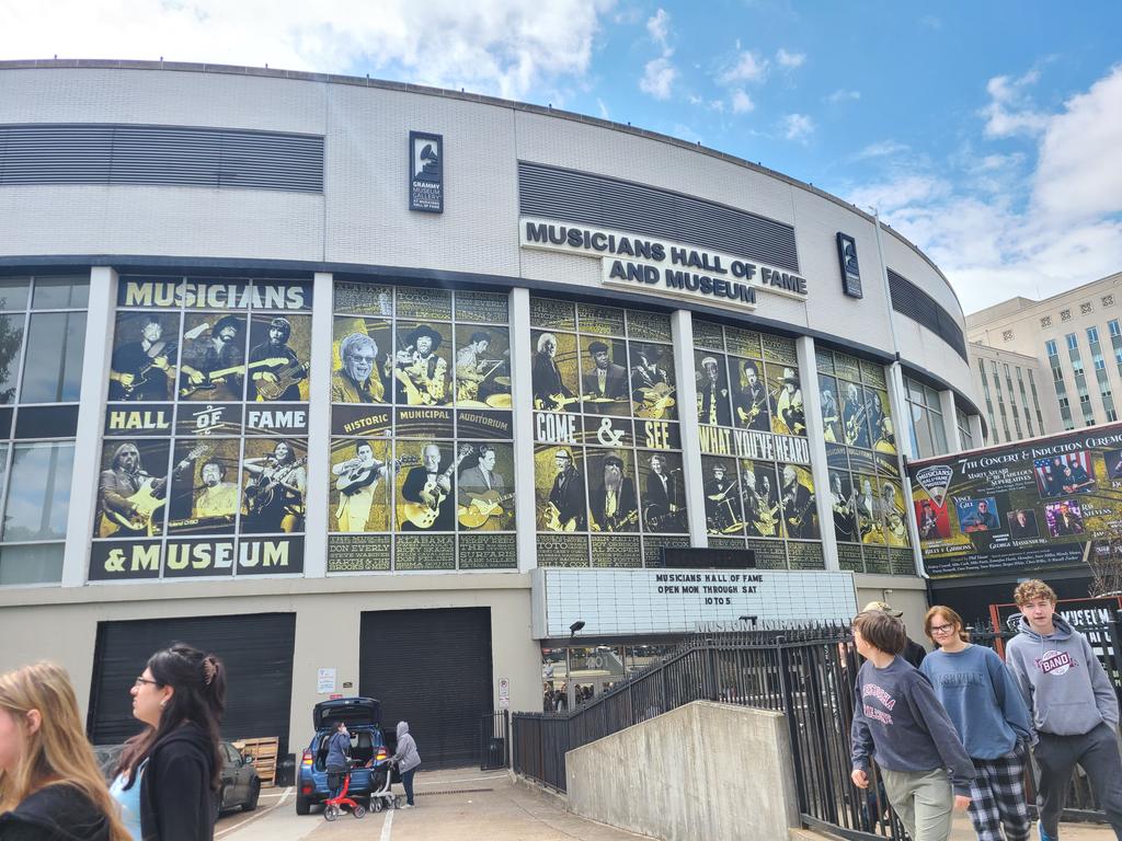 Last day in Nashville.  Awards Ceremony &amp; Musicians HOF. Jazz Central received a rating of Superior &amp; 1st Place. JC received the highest overall score of all instrumental groups. Anna S won the best jazz solo award. The combined band received a rating of Excellent and 2nd place