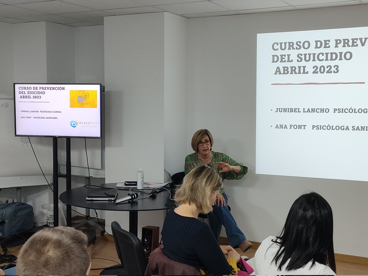 Las psicólogas del Área de Atención y Prevención del Suicidio han formado en prevención del suicidio a las psicólogas del Gabinete Alava Reyes.