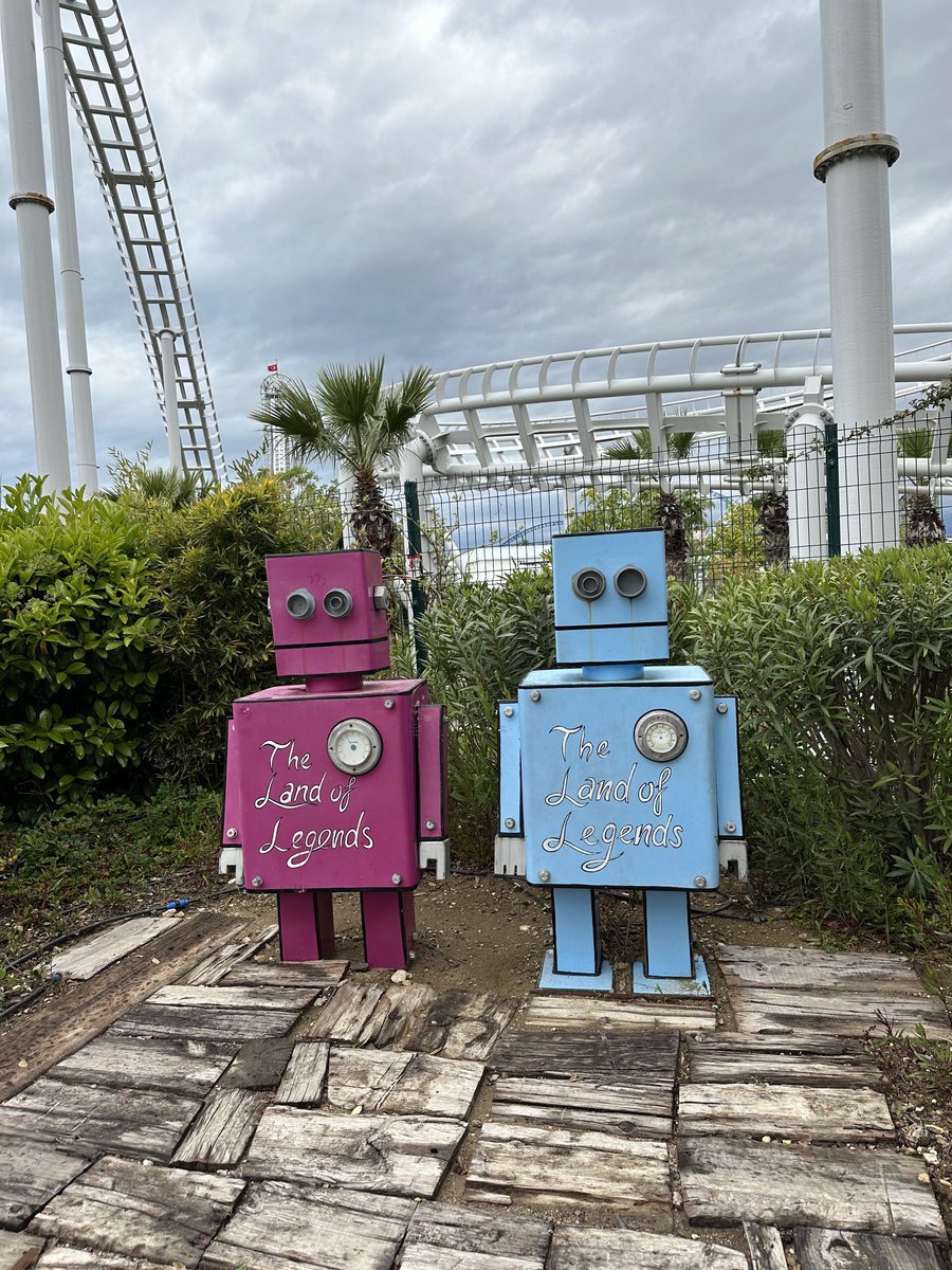 strummer1979's tweet image. Rather fitting to see these 2 bad boys at the land of legends ⁦@ChemBros⁩ ⁦@eddychemical⁩ #chemicalbrothers 🤌