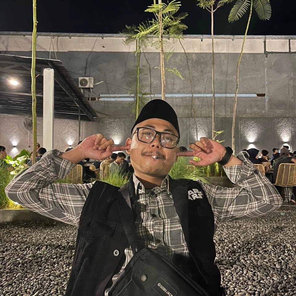opangid98's tweet photo. Pose sukarno https://t.co/celHgsJWvO