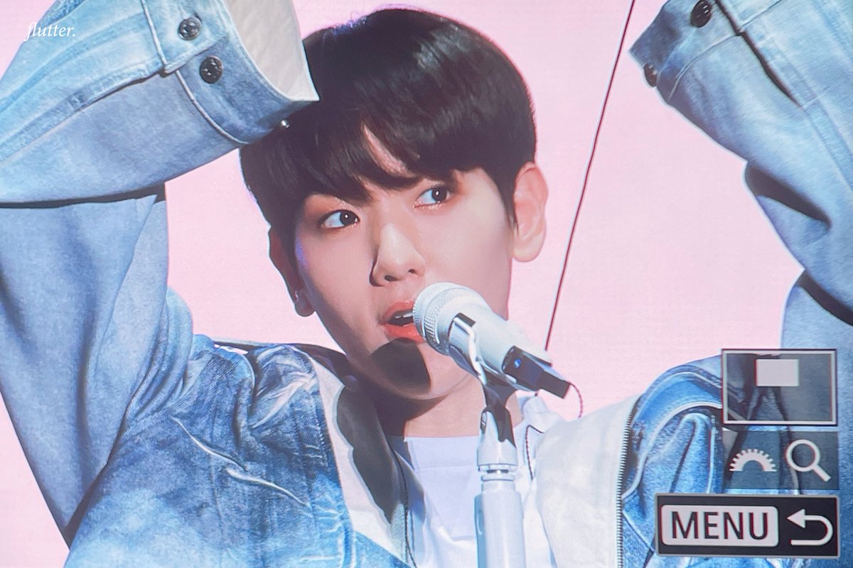 flutter_bh's tweet photo. 230423 러브썸 페스티벌 

#백현 #baekhyun 
@B_hundred_Hyun https://t.co/Z2Df6xAdf1