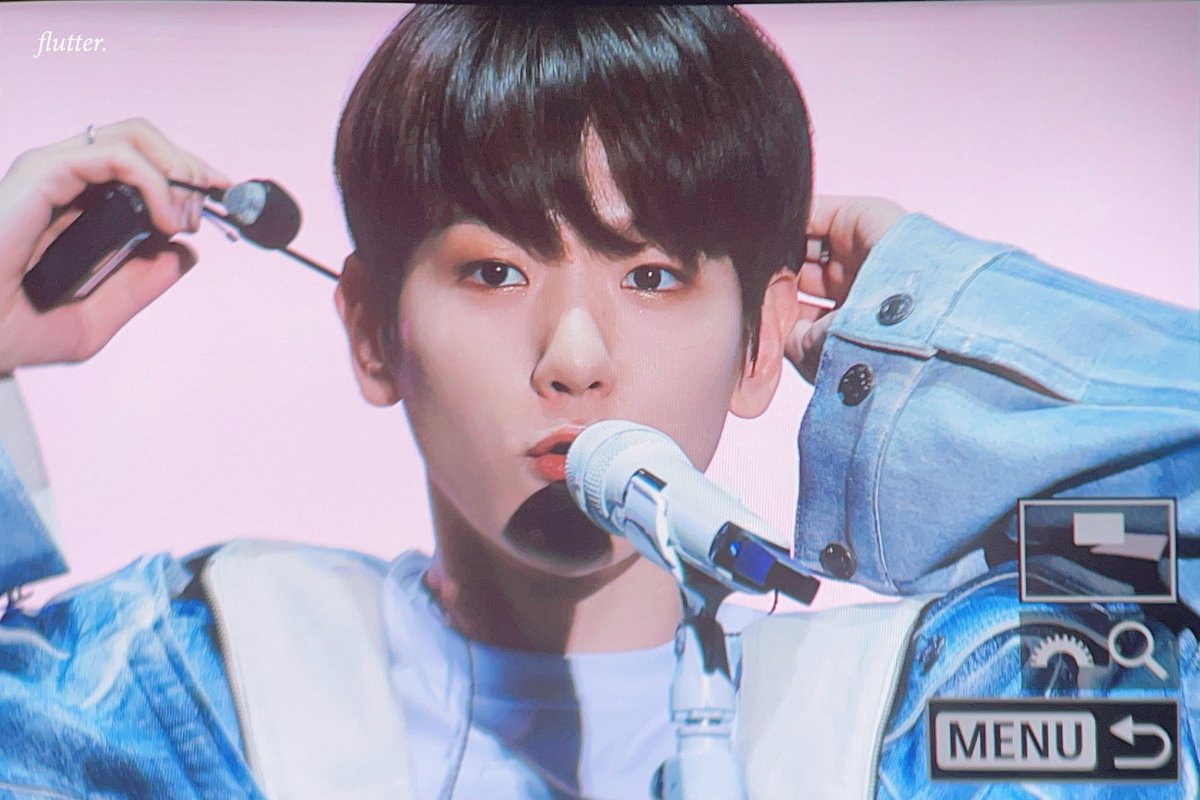 flutter_bh's tweet photo. 230423 러브썸 페스티벌 

#백현 #baekhyun 
@B_hundred_Hyun https://t.co/Z2Df6xAdf1