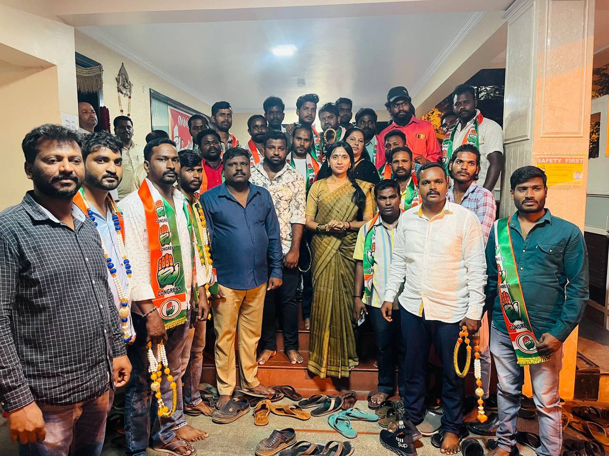 KusumaH_INC's tweet photo. ಬಿಸಿಲ ಬೇಗೆ ಏರಿದ ಹಾಗೆ ದಿನೇ ದಿನೇ ಪ್ರಚಾರದ ಕಾವೇರುತ್ತಿದ್ದು, ಜನರು ತೋರುತ್ತಿರುವ ಪ್ರೀತಿ, ಅಭಿಮಾನ‌ ಮನ ತಣಿಸುತ್ತಿದೆ. https://t.co/OzEvB3XX6x