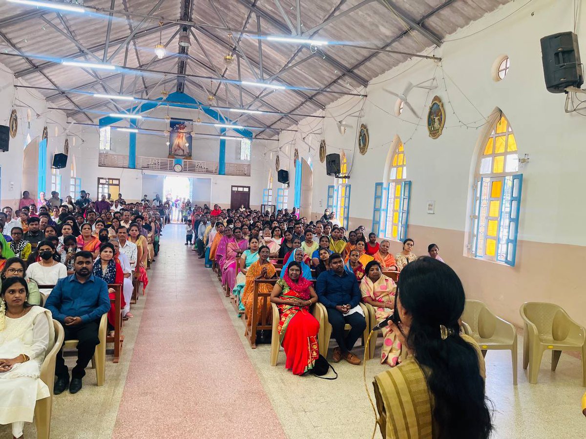 KusumaH_INC's tweet photo. ಬಿಸಿಲ ಬೇಗೆ ಏರಿದ ಹಾಗೆ ದಿನೇ ದಿನೇ ಪ್ರಚಾರದ ಕಾವೇರುತ್ತಿದ್ದು, ಜನರು ತೋರುತ್ತಿರುವ ಪ್ರೀತಿ, ಅಭಿಮಾನ‌ ಮನ ತಣಿಸುತ್ತಿದೆ. https://t.co/OzEvB3XX6x