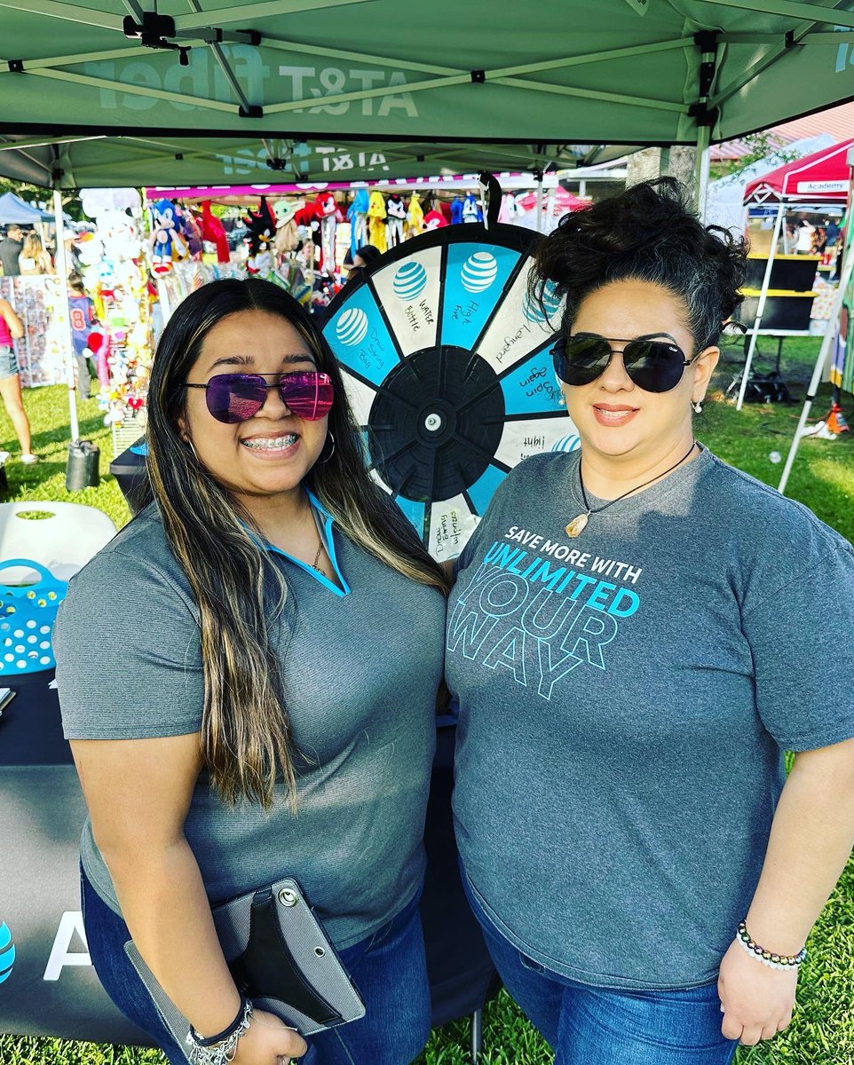 MobilyGR_ATT's tweet photo. Amazing great event by Mr @JDSilvaAssocLaw, giving back to the community in Brazoria County TX. Building new relationships with both businesses and consumers. Thank you @eemilyy_rosee for having me at this event with you. #Att #AttFiber #Firstnet #communityoutreach #winlocal https://t.co/wfdziIwbEP