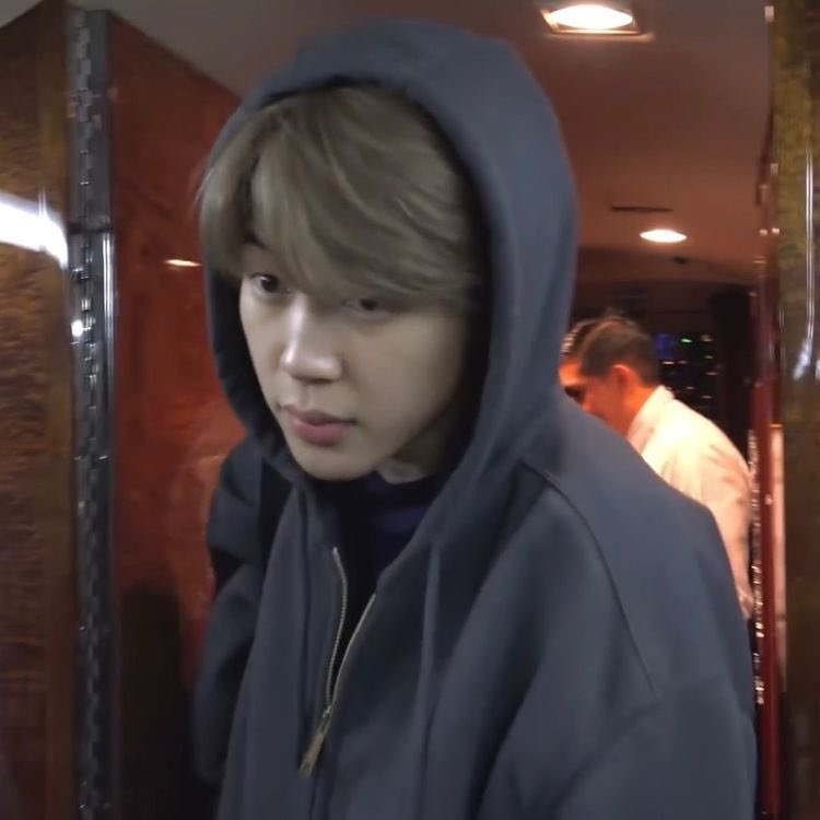 manipulauted's tweet photo. do i fc nayeon or jimin https://t.co/A5OiRQ1kX9