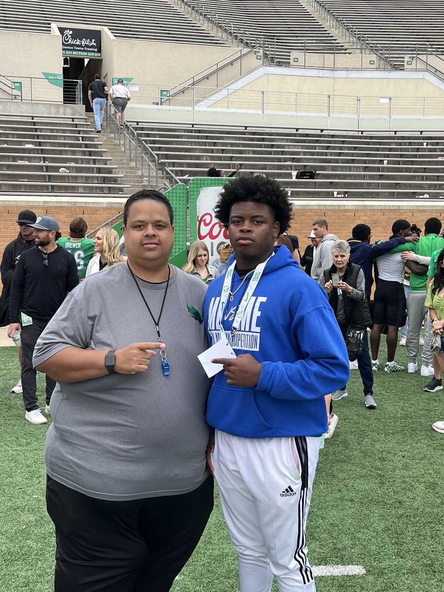 Thee_DevinSmith's tweet photo. Thank you for inviting me to come out to the spring game @TrustMyEyesO definitely look forward to coming back @Coach_Kratch #HCville https://t.co/DaCdW3kIDB