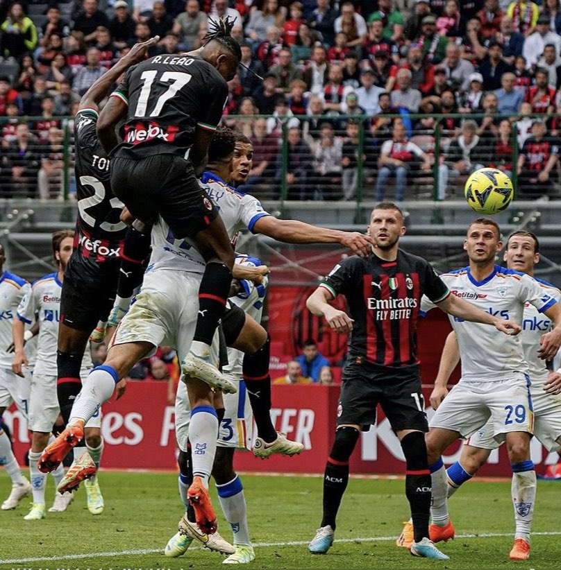 theMilanZone_'s tweet photo. Fly Rafael #Leão 🛫 https://t.co/Rgcd7dhfLl
