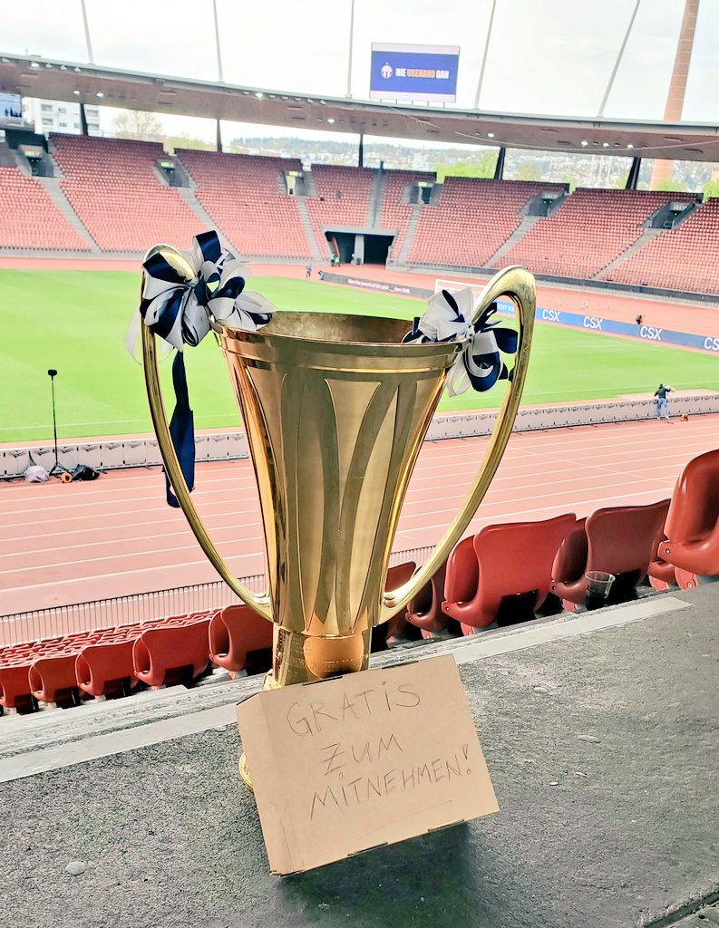 dbFCZ's tweet photo. Gratis zum Mitnehmen im Letzigrund ... Wäre das was für euch, @BSC_YB? https://t.co/o4qIan37CT