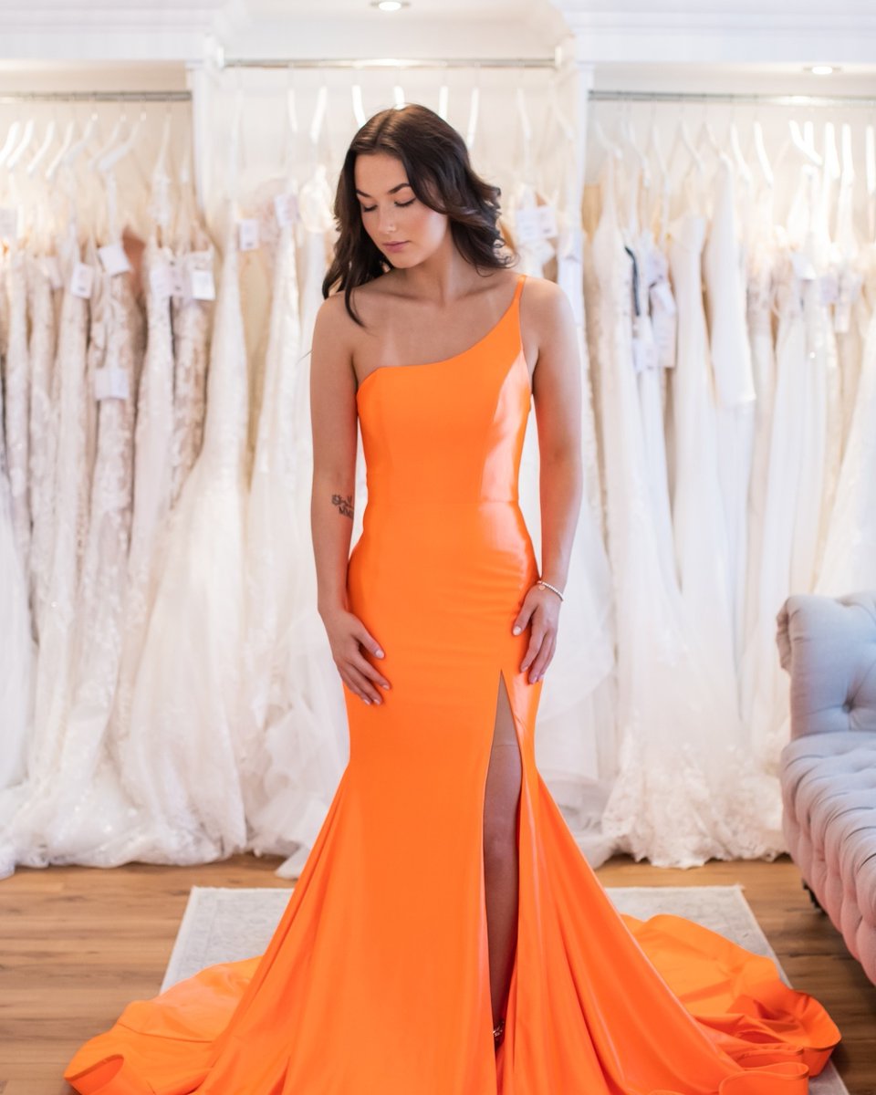 alyceparis's tweet photo. π The lovely @joannie.godin21 wearing style 61159. #repost
πΈ @iliseboutique π₯°
ποΈ https://t.co/ErEHKWMpXS
#alyce #alycedress #orangedress #oneshoulderdress #slitdress #promgoals #promfashion #ootd #shopping #dress #dresses #springfashion #graddress #graduationdress https://t.co/skjOuNmLcn