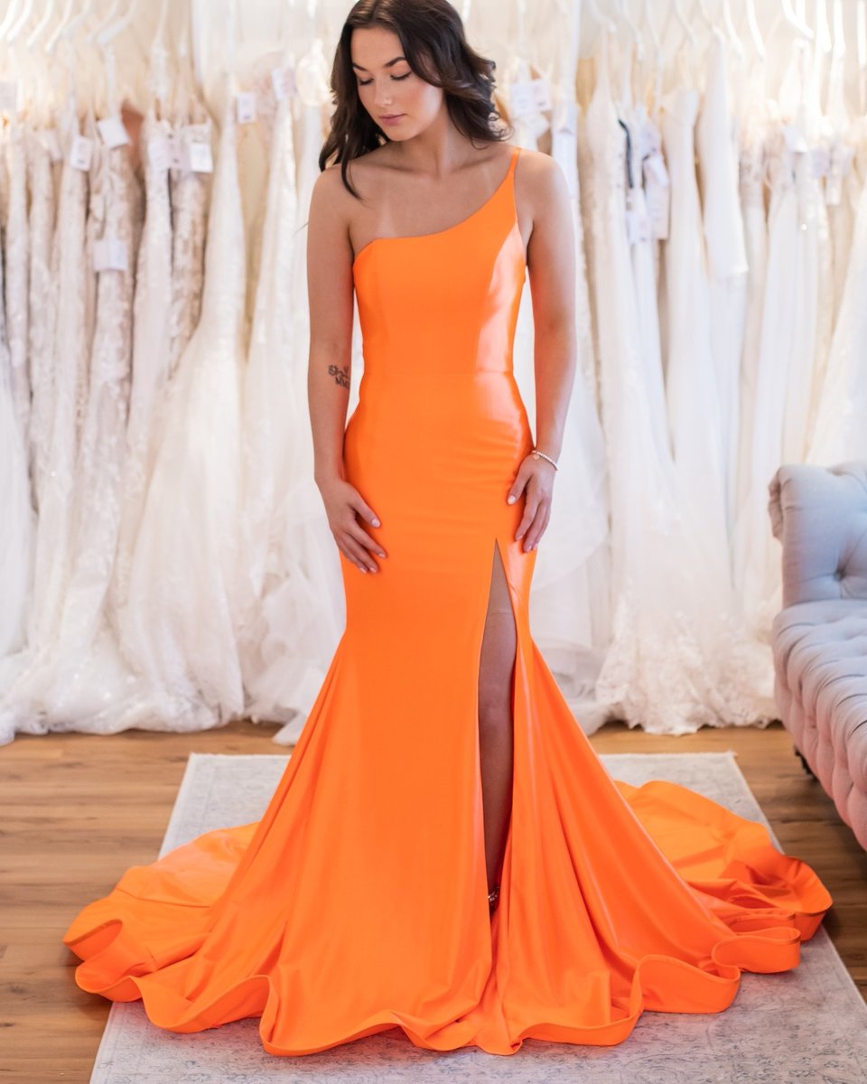 alyceparis's tweet photo. π The lovely @joannie.godin21 wearing style 61159. #repost
πΈ @iliseboutique π₯°
ποΈ https://t.co/ErEHKWMpXS
#alyce #alycedress #orangedress #oneshoulderdress #slitdress #promgoals #promfashion #ootd #shopping #dress #dresses #springfashion #graddress #graduationdress https://t.co/skjOuNmLcn
