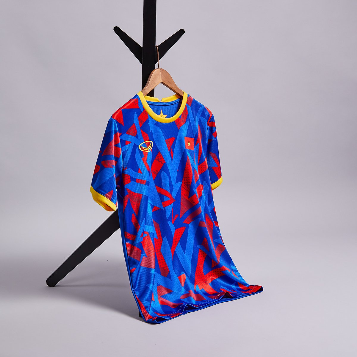 classicshirts's tweet photo. Recently Added | Vietnam 2023 🇻🇳

We recently added the 2023/24 Vietnam home, away and goalkeeper shirts to the site!

🏷️ - £39.99

Shop Here - https://t.co/qZhcS8wiRf https://t.co/tMmCSG4977