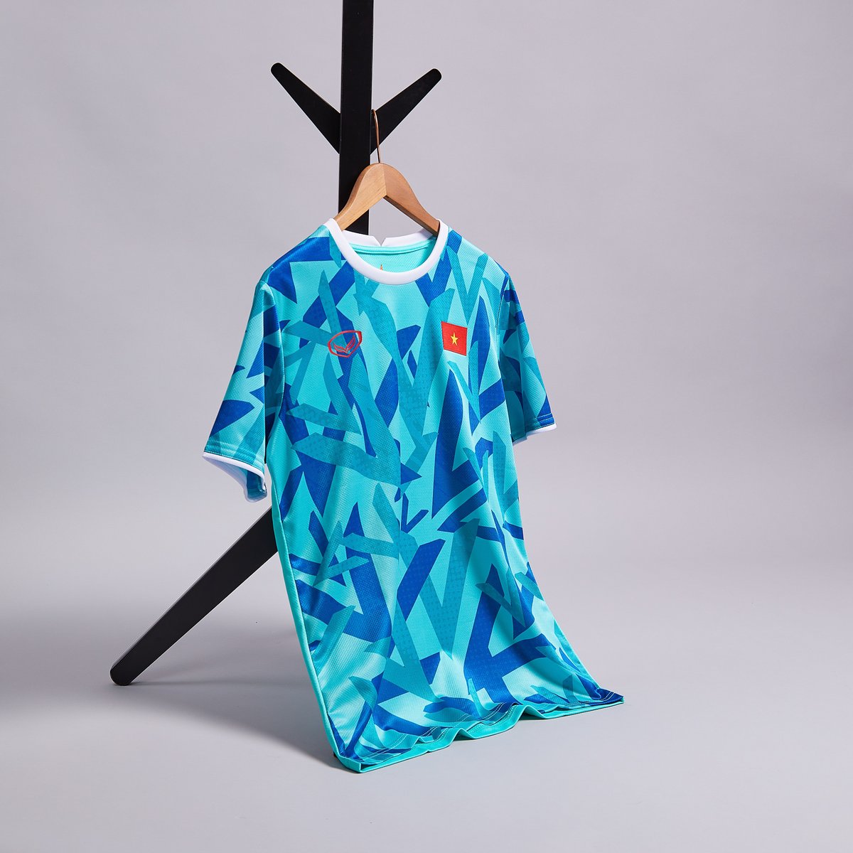 classicshirts's tweet photo. Recently Added | Vietnam 2023 🇻🇳

We recently added the 2023/24 Vietnam home, away and goalkeeper shirts to the site!

🏷️ - £39.99

Shop Here - https://t.co/qZhcS8wiRf https://t.co/tMmCSG4977