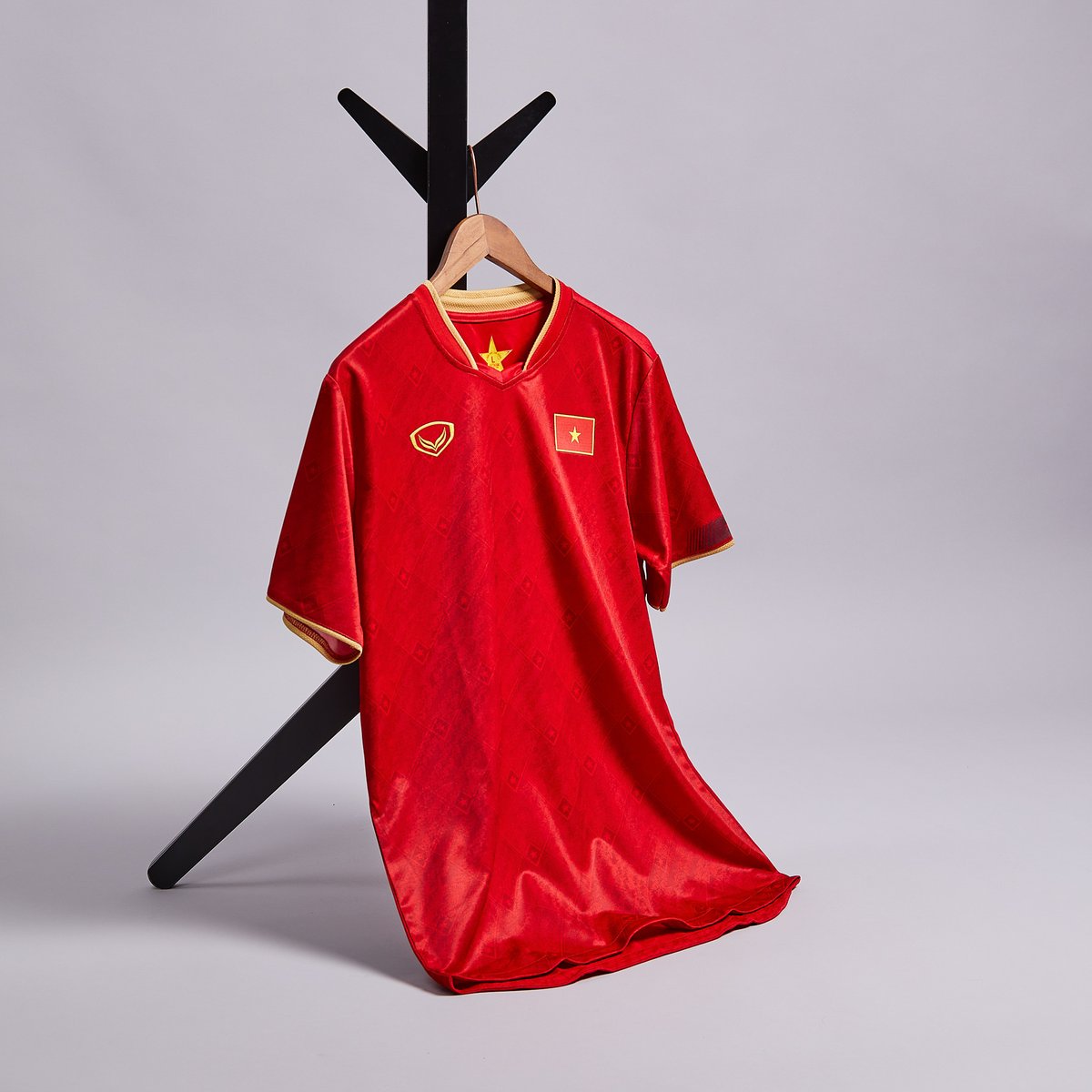 classicshirts's tweet photo. Recently Added | Vietnam 2023 🇻🇳

We recently added the 2023/24 Vietnam home, away and goalkeeper shirts to the site!

🏷️ - £39.99

Shop Here - https://t.co/qZhcS8wiRf https://t.co/tMmCSG4977