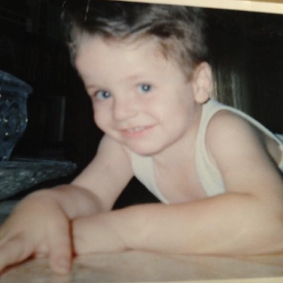 AnasalaTrending's tweet photo. baby anas ( past )            adult anas ( present) https://t.co/xqIh2nVH0W