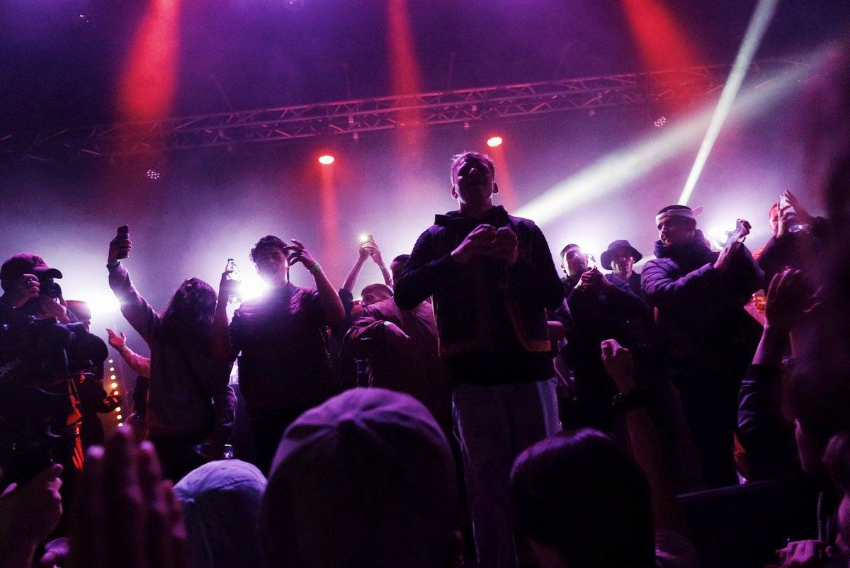 [BRAVES] Concert de soutien aux grévistes contre la réforme des #retraites 

Lille - Flow
19-4-23
📷 <a href="/Pitinome/">Julien Pitinome</a> - <a href="/encrage_photo/">ENCRAGE | Agence Photo</a> 

🙏 <a href="/GuenoFiasko/">Guéno</a> <a href="/ismaelmetis/">Ismaël Metis</a> 
La familiale x <a href="/TrousDMemoires/">Compagnie Trous D'Mémoires</a> x Zerovicecity x Le Flow

« - des #BRAV_M + de de braves »