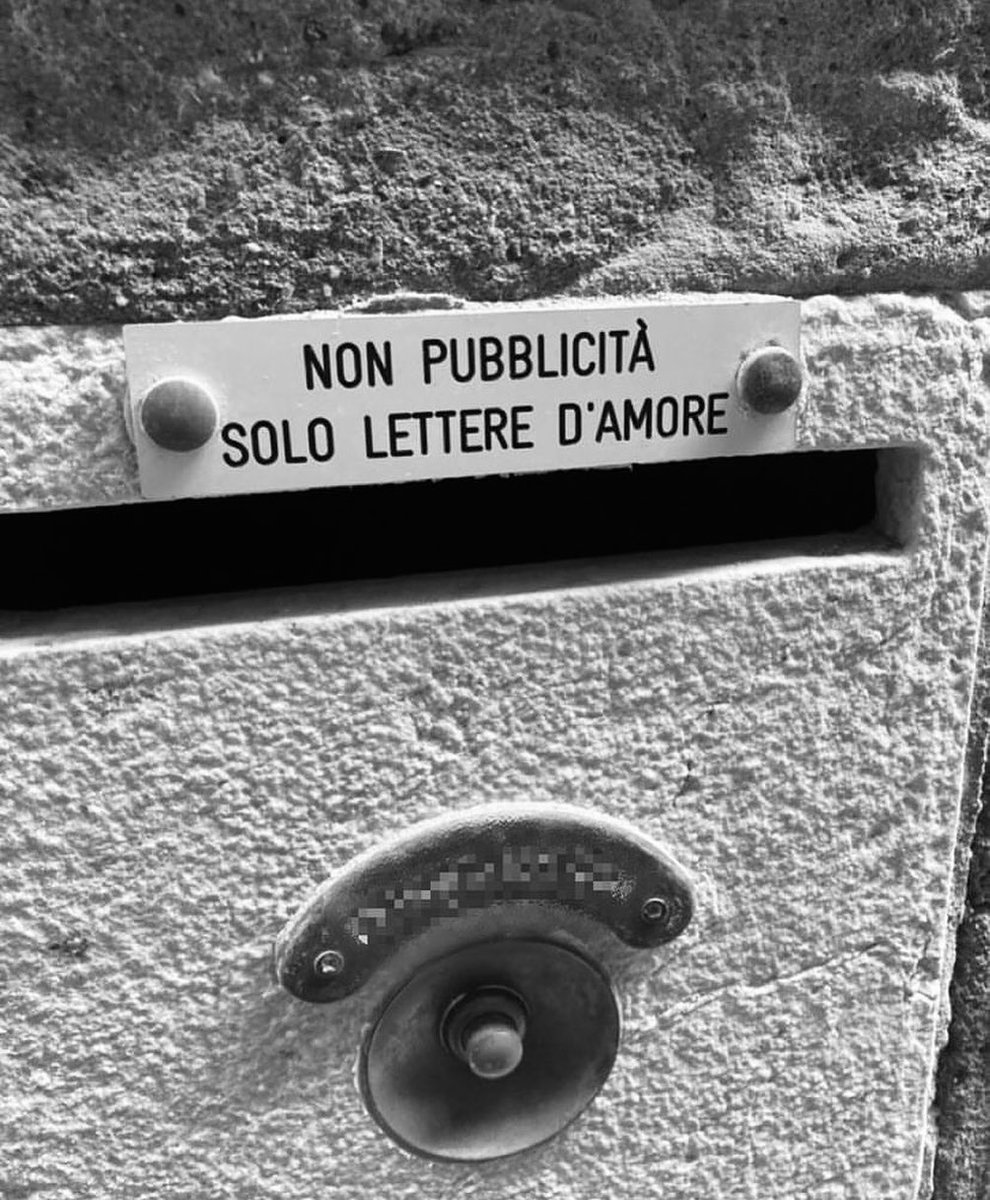 Solo lettere d'amore. 
Foto di Margaux Barbier.