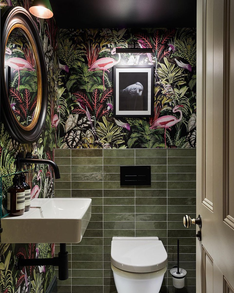 GrahamandBrown's tweet image. Go bold in your bathroom with one of our lovely wallpaper designs. 💥

Midnight Tropic is vibrant and intriguing - the perfect addition for a daring décor! Gorgeous exotic birds stand amongst an array of wild greenery, including quirky leaves in a stunning range of hues.🦩

📷@al