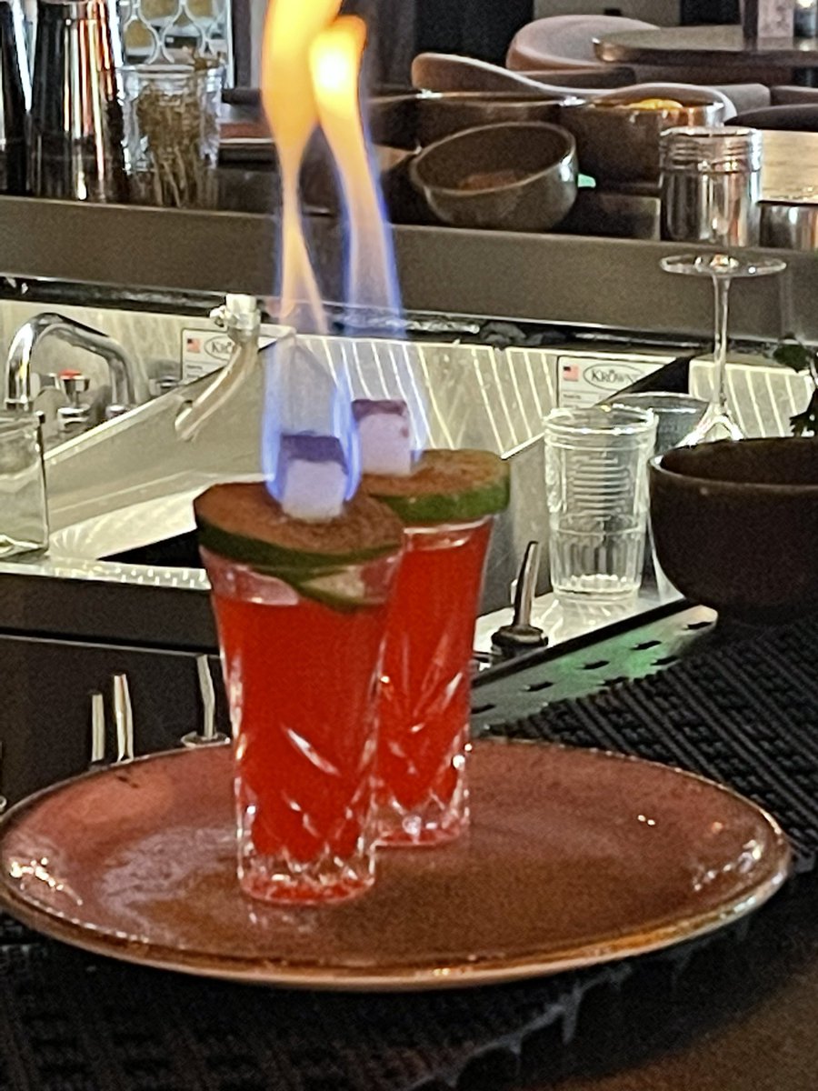 oucrimsongirl's tweet photo. If you’re in Dallas, check out La Neta Cocina y Lounge. It’s a Mexican restaurant with a modern twist. The drinks, food, and ambiance was 🔥! The short rib birria taco big enough for the whole table was AMAZING! https://t.co/ihgkfGnEG2