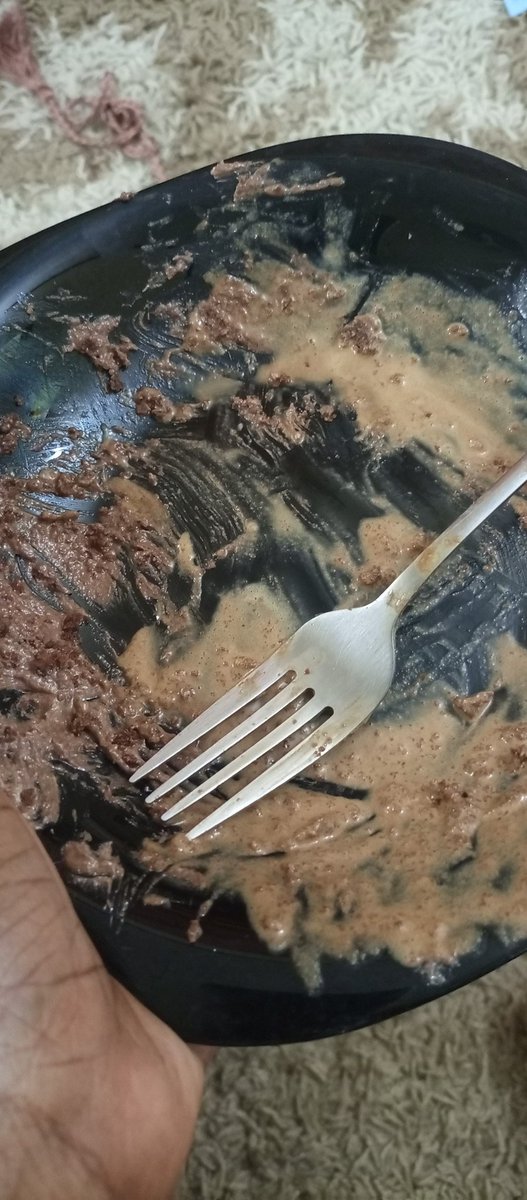 Halimaprinces's tweet photo. The cake was yummy and moist 😋😋😋
I served mine with chocolate ice cream because there was no vanila one,it's mostly served with vanilla ice cream on the side if it's a larva cake 😋
#chocolateCake
#FudgeCake https://t.co/499P0avSoZ