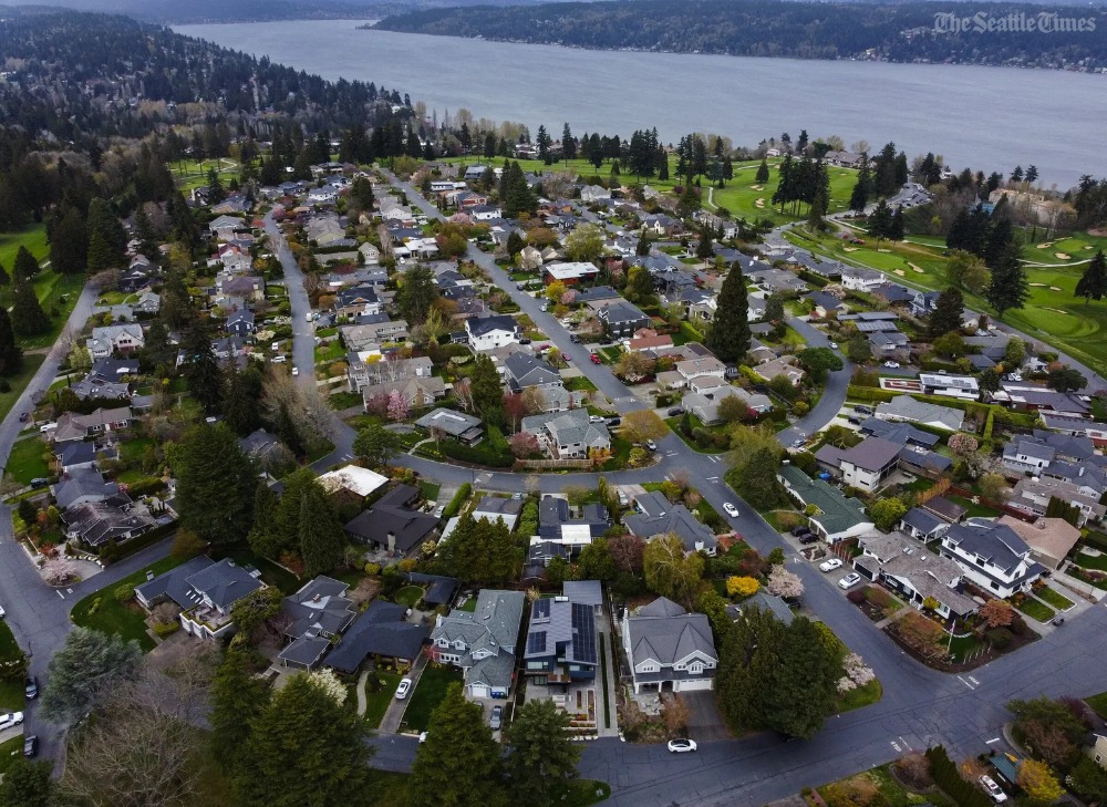 DBeekman's tweet photo. WA’s new ban on single family zoning exempts some of Seattle’s wealthiest neighborhoods https://t.co/YVs8xc8yjE (w/ @davidlgutman @SeaTimesFotoKen) https://t.co/5NKEYnAvcQ