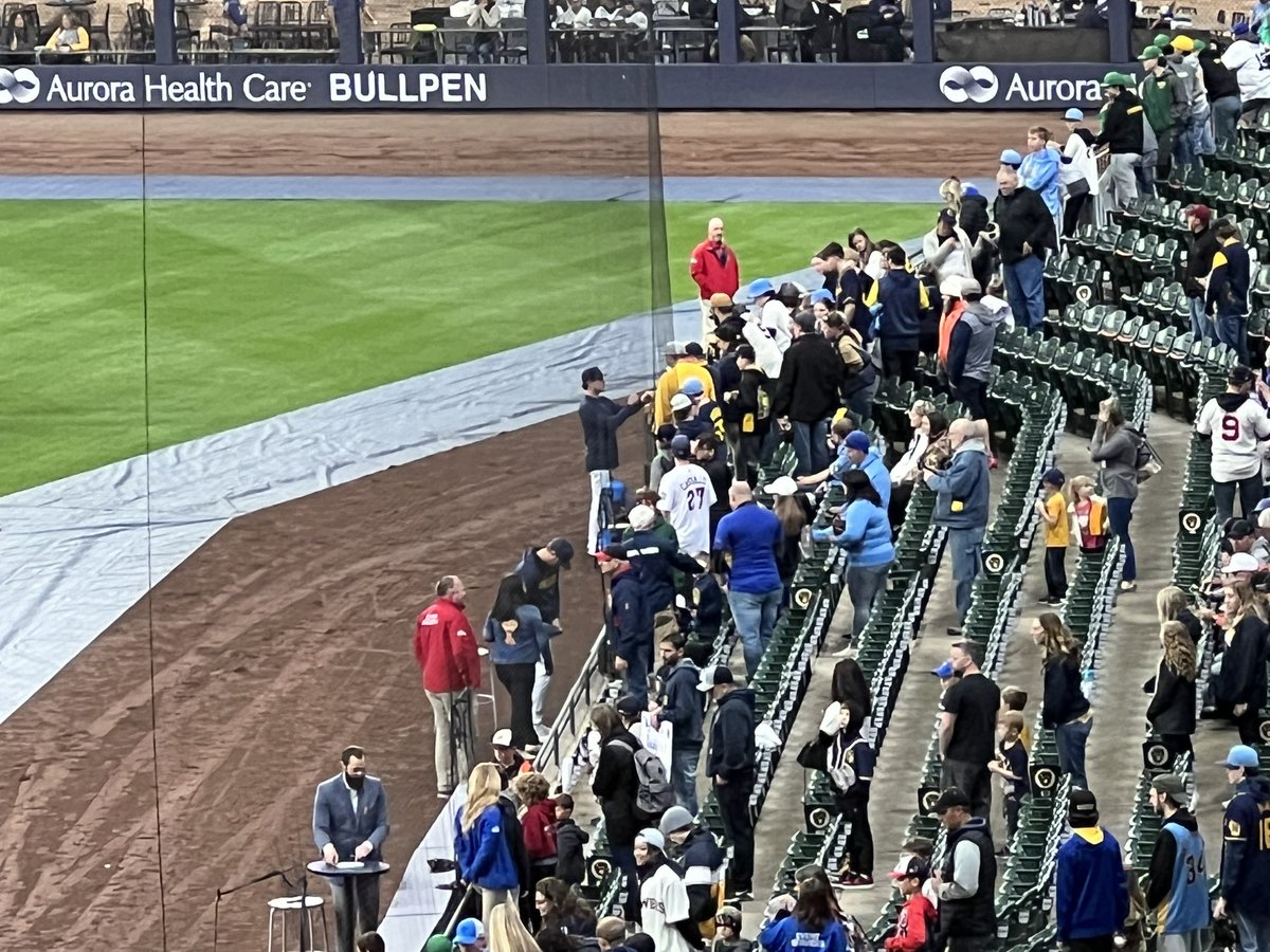 PeteAbe's tweet image. Brewers have six players signing for fans, who are lined up in the aisles. More teams should do this. You want to get kids interested in baseball? Getting an autograph from one of your hometown players is a good way.