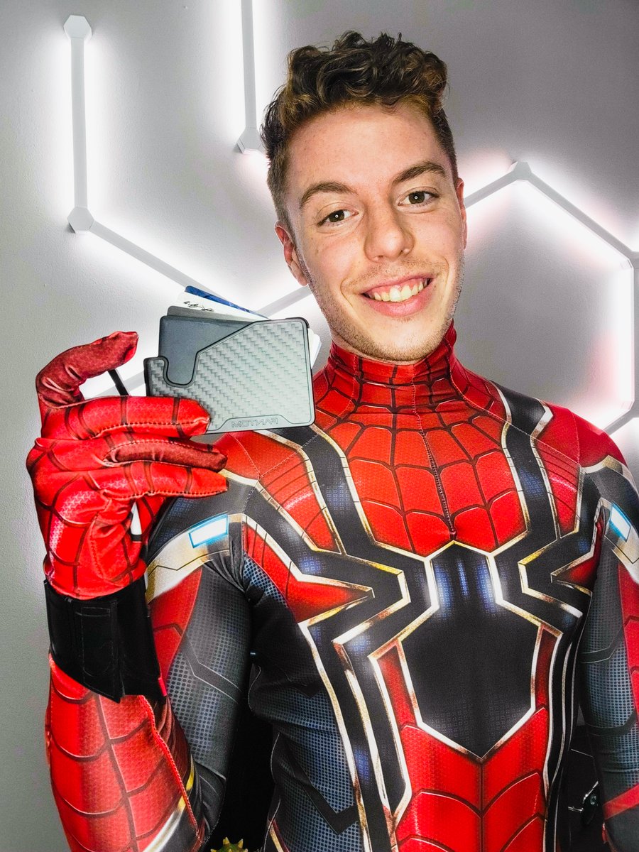 SpideyNick_27's tweet image. I've got a new gadget that even Tony Stark would be proud of! #FantomWallet #starktech