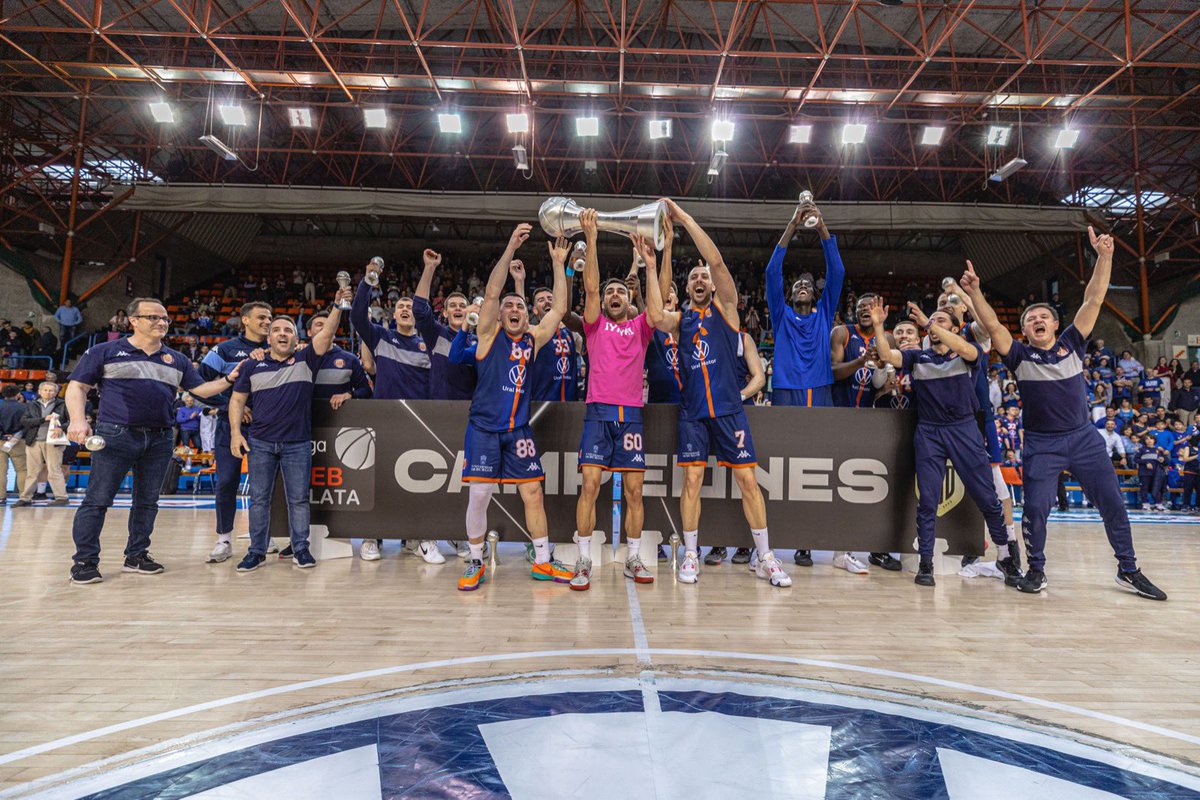 aleBortolussi's tweet photo. @cb_tizona somos de oro!!! Espectacular temporada ⛏️💥💪🏻 
Aupa Tizona!! 💙🗡️ https://t.co/Zh1GWnz9n5