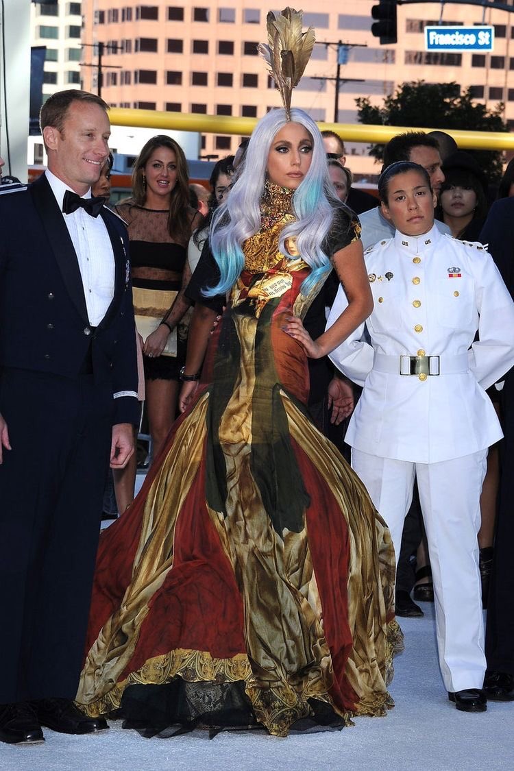 lady gaga in alexander mcqueen to meat dress at the vmas 2010 this is pop  culture