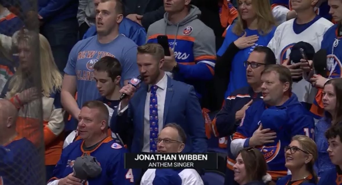 FeitsBarstool's tweet photo. Idk if this is regular on Long Island but singing the anthem from the crowd is very sick https://t.co/7xX9J7K6q0