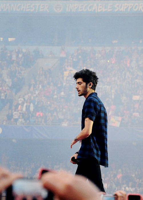 bestofzaynj's tweet photo. Manchester, UK - 31/5 https://t.co/JYhrt6J4gl