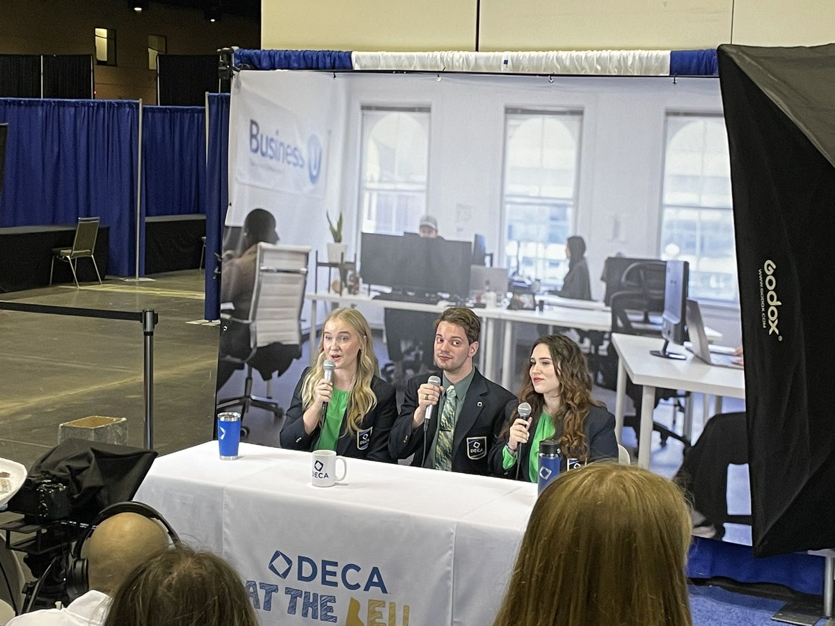 TMHS_DECA's tweet photo. With some pals at the Exhibit Hall and the Live Stream of #DECAATTHEBELL filming Live! Great stuff here at the @DECAInc International Conference! Thank you @BusinessUEdu https://t.co/VDBJdG1ie3