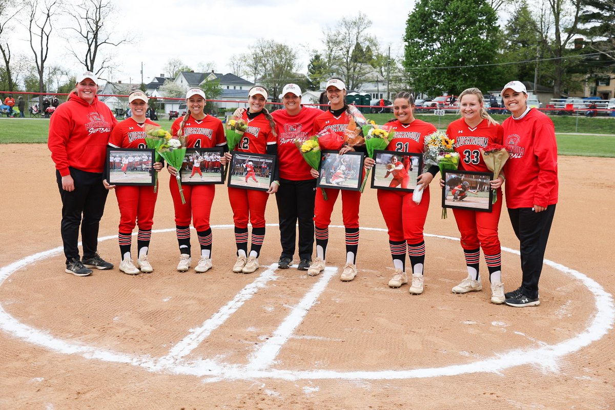 SportsPicsOhio's tweet photo. 🥎🥎
Congrats to the Senior Lady Muskies 
@MuskingumUnivSB @brandonhannahs @BergAthletics @HUsoftball @OHAthleticConf @WHIZscores @FightingMuskies https://t.co/5Yw4yWcN2F