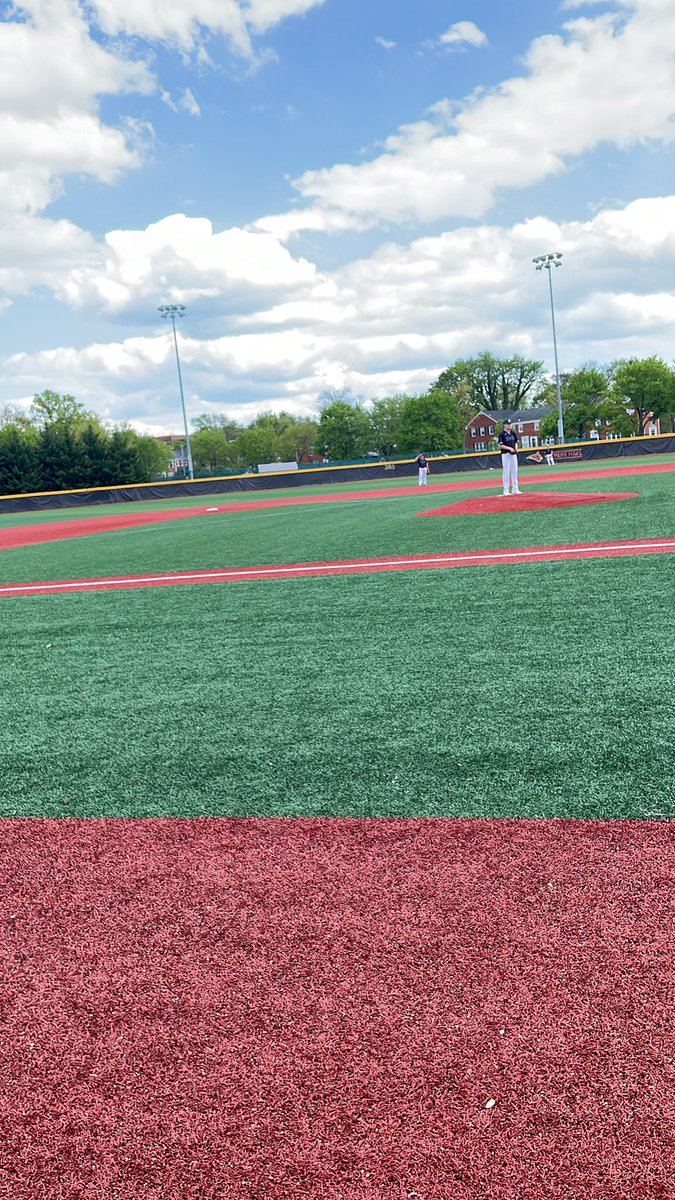 lum_baseball's tweet photo. Hounds strand 2 in the bottom of the 2nd. Still trailing 3-1 on a gorgeous day for baseball. https://t.co/Cpx1MseqWq