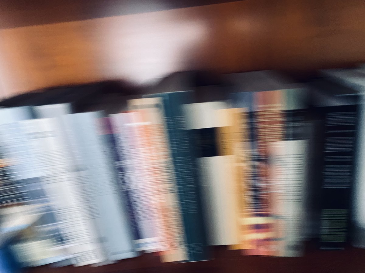 Persefutito's tweet photo. “Los libros han hecho sabios a unos y locos a otros que tomaron de ellos más de lo que podían digerir”.
F. Petrarca, “Remedios para la vida” https://t.co/9WGx1MlgkN
