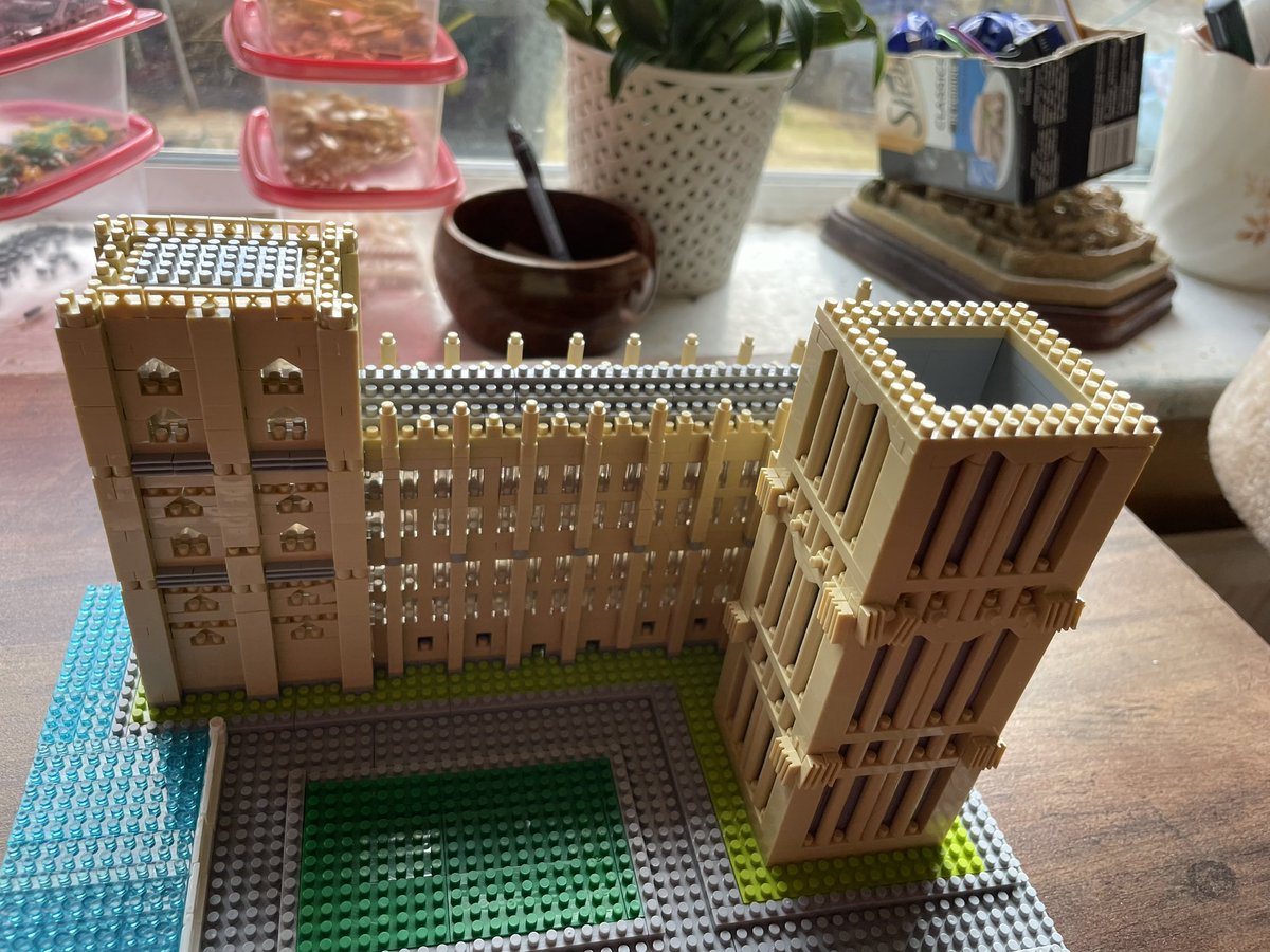 ferretmom2543's tweet photo. 35 layers done 38 layers to go Elizabeth tower aka Big Ben really loving this one #microblocks #microbuilding #minilego https://t.co/cGX5B9O9on